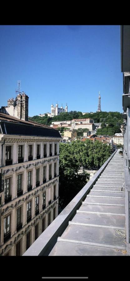 Celect'In Lyon Suites Climatisees Skyview Exterior photo